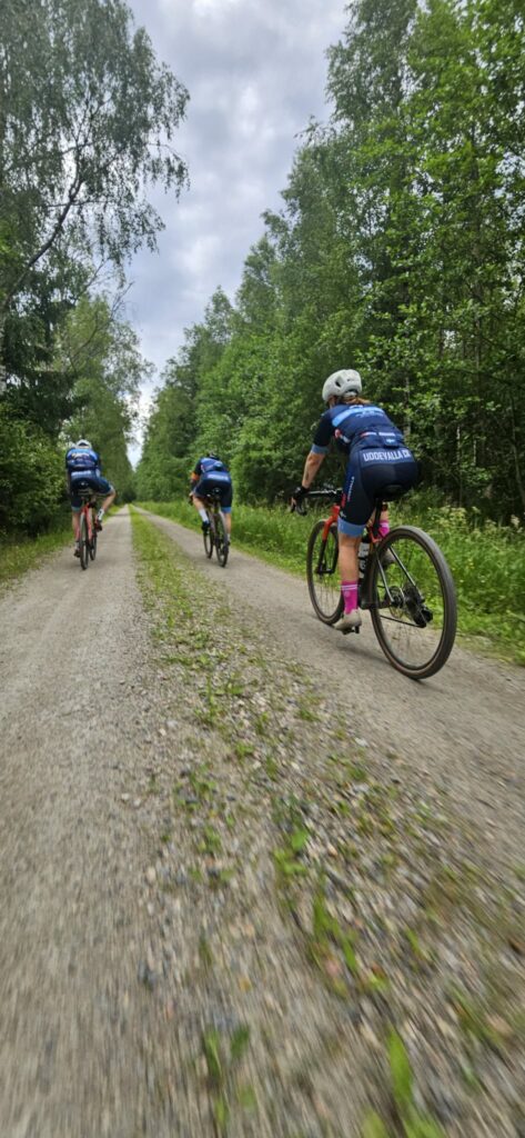 Bibs för dam – så väljer du rätt cykelbyxor för maximal komfort